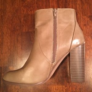 A+ (Aldo designed) Isa stacked wood heels, NEW, 8